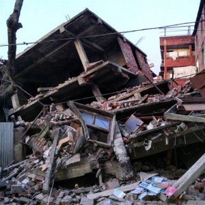 A picture of the earthquakes effects on India's infrastructure. 