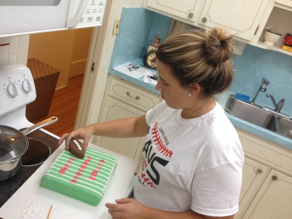 Senior Mia Rathjens decorates one of her delicious delicacies.