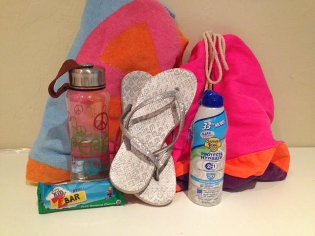 A+towel%2C+beach+bag%2C+water+bottle%2C+snack%2C+flip+flops%2C+and+sunscreen+are+important+things+to+pack+for+a+day+at+the+beach.