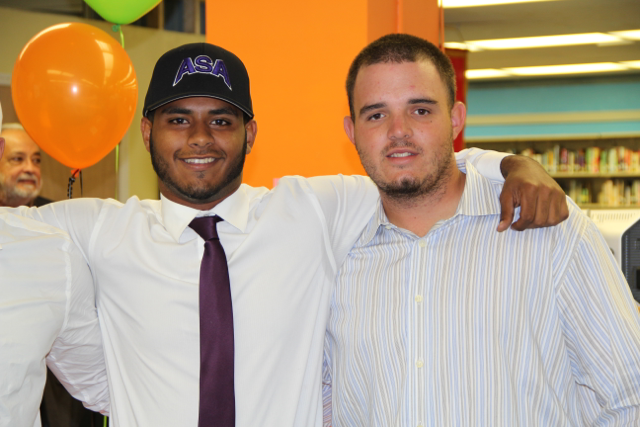 Senior+Baseball+Players+Sign+with+Colleges