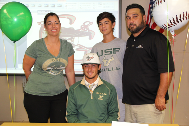 Senior+Baseball+Players+Sign+with+Colleges