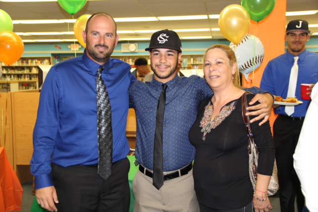 Senior+Baseball+Players+Sign+with+Colleges