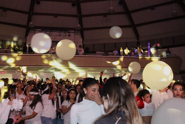Senior Pep Rally: Glow Before You Go