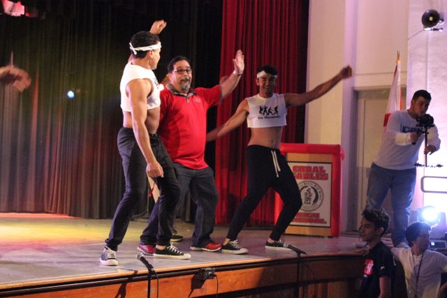 Senior Pep Rally: Glow Before You Go