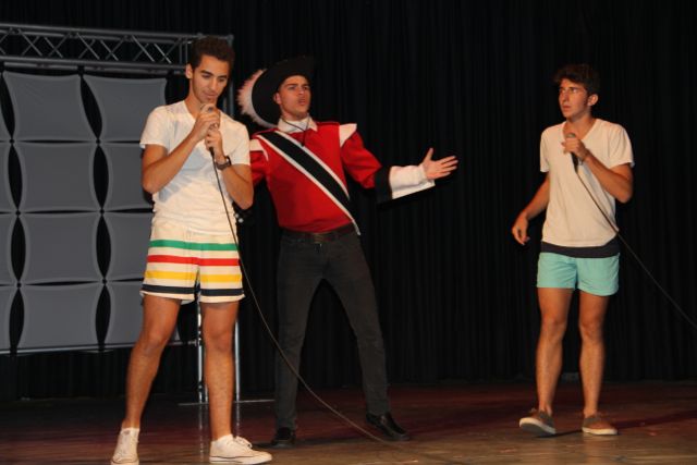 Senior Pep Rally: Glow Before You Go