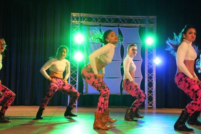 Senior Pep Rally: Glow Before You Go