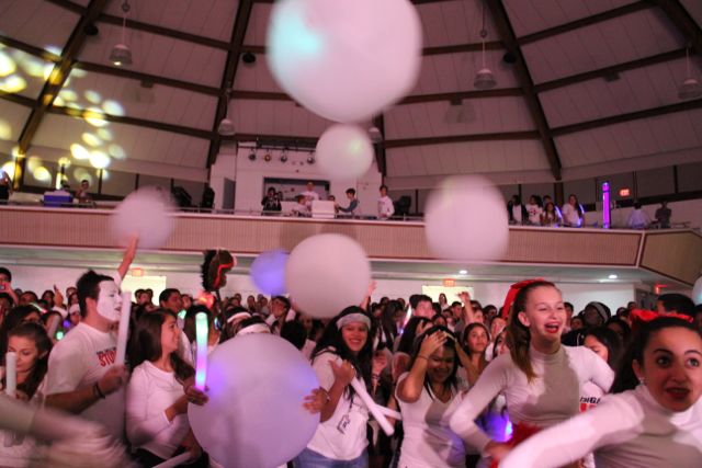 Senior Pep Rally: Glow Before You Go