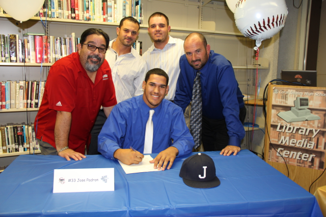 Senior+Baseball+Players+Sign+with+Colleges