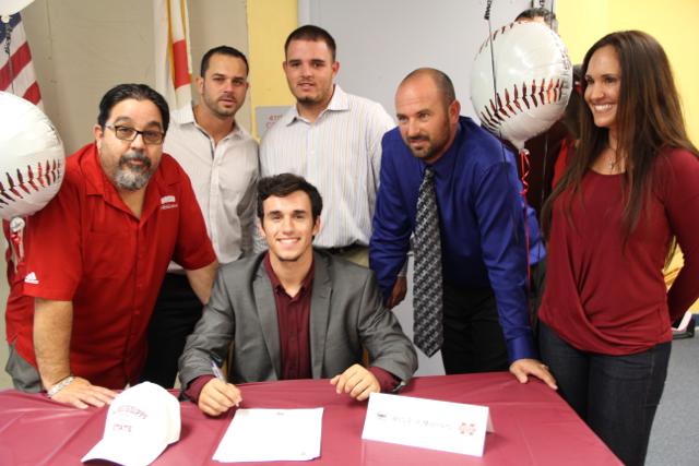 Senior+Baseball+Players+Sign+with+Colleges