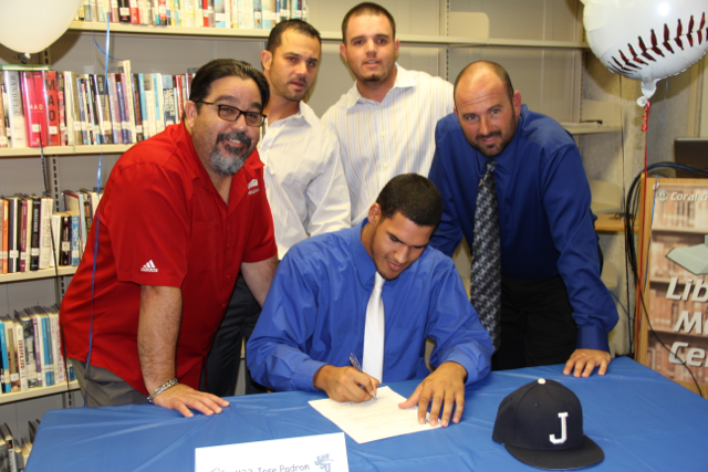 Senior+Baseball+Players+Sign+with+Colleges