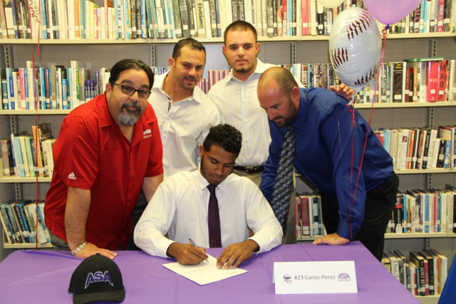 Senior Baseball Players Sign with Colleges