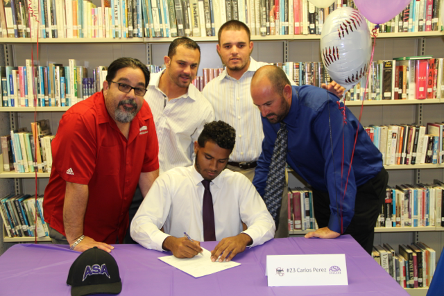 Senior+Baseball+Players+Sign+with+Colleges