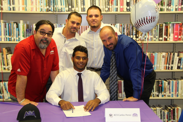 Senior Baseball Players Sign with Colleges
