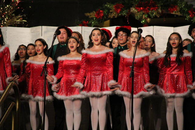 Chorus Caroling Competition