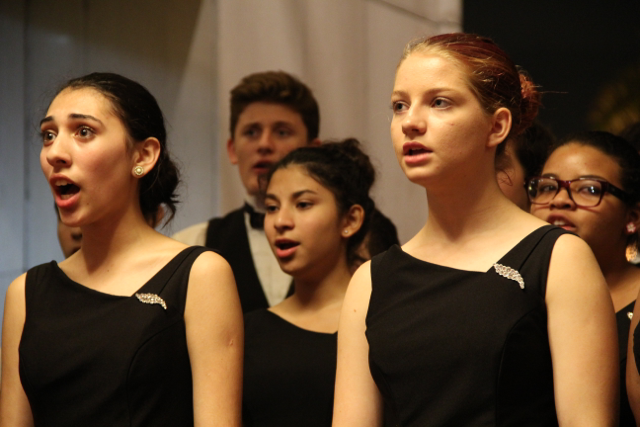 Chorus Caroling Competition