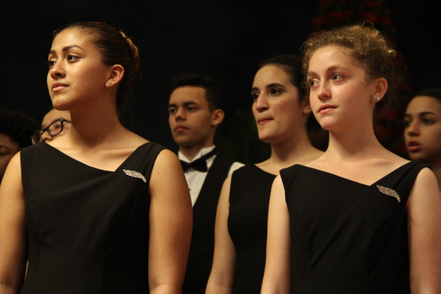 Chorus Caroling Competition