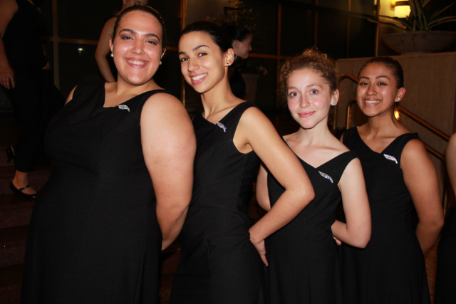 Chorus Caroling Competition