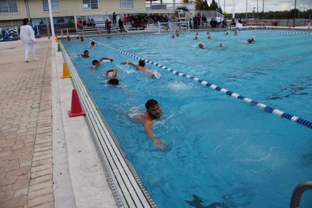 Cavalier Water Polo Take on the Makos