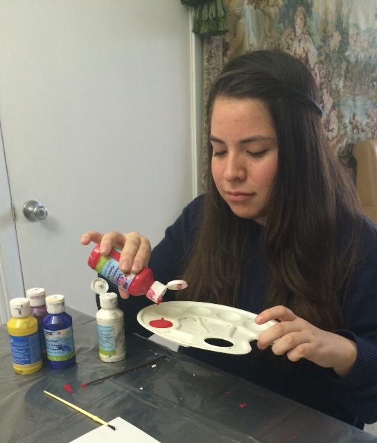Junior Paulina Castanos filling her palette with paint.