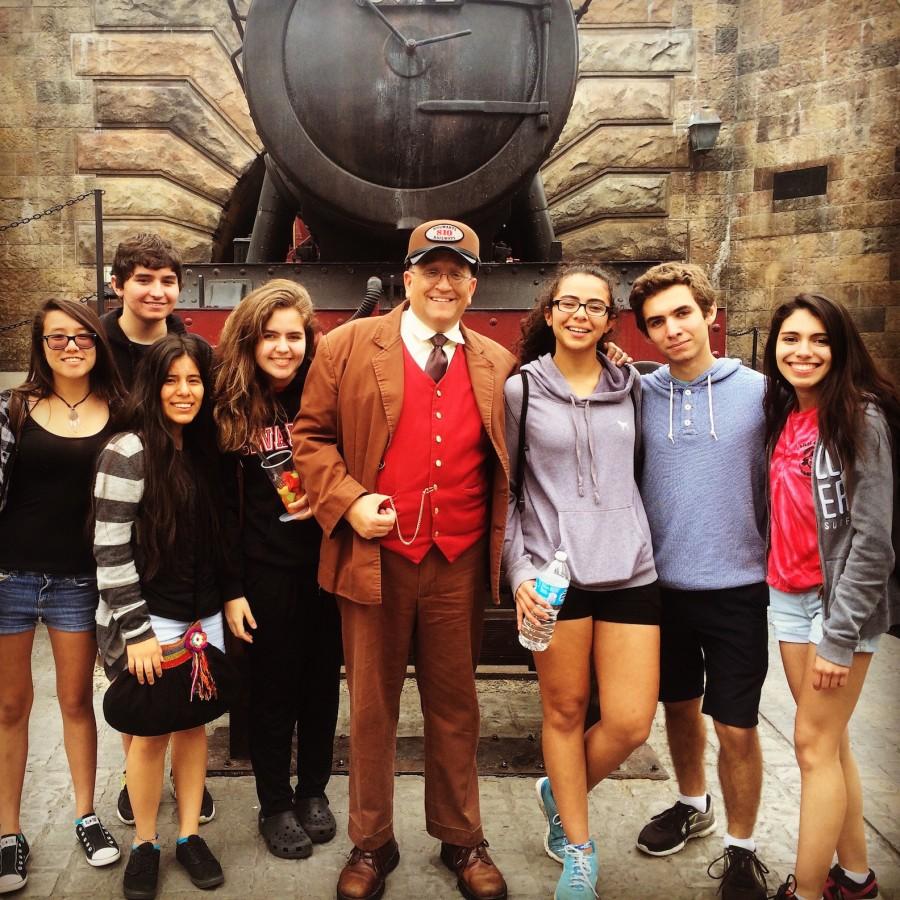 7 sophomores didnt miss out on the opportunity to take a picture at the Wizardly World of Harry Potter