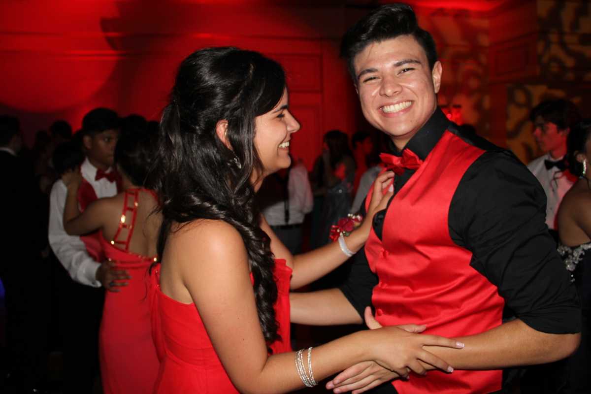 Class of 2015 Enjoys Their 'Night to Remember'