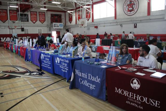 Cavs+Meet+Representatives+at+Annual+College+Fair