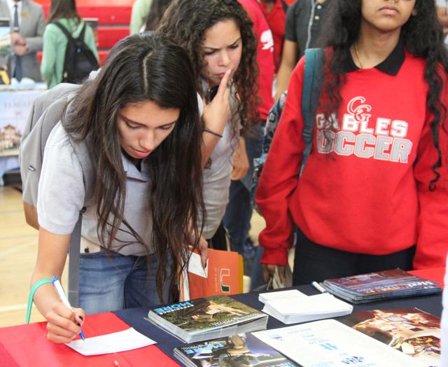 Cavs+Meet+Representatives+at+Annual+College+Fair