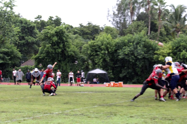 Cavaliers Defeat Coral Park Rams, 42-0