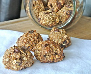 Oatmeal cookies are always the best way to co when choosing between sweet snacks. 