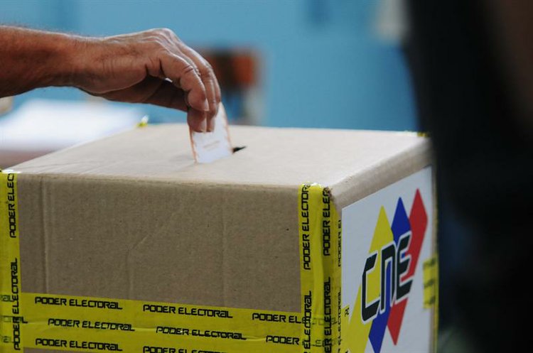 Derrota del Chavismo en elecciones parlamentarias.