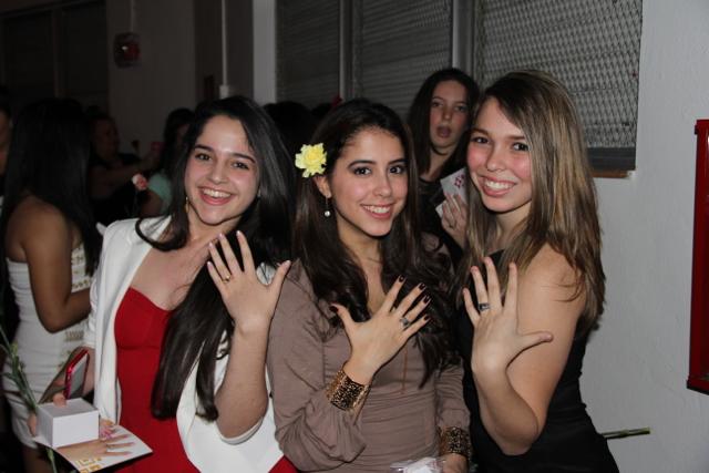 Estudiantes de la clase del 2016 recibieron con mucha alegría y emoción su anillo. 