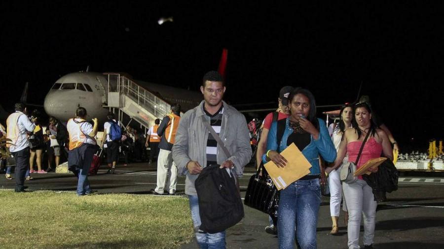 Grupo de cubanos llegando a Estados Unidos. 