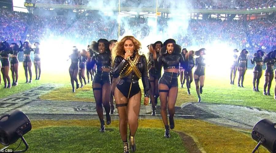 Beyonc%C3%A9s+Superbowl+50+halftime+show+paid+homage+to+the+Black+Panthers%2C+which+caused+concern+for+police+officers.