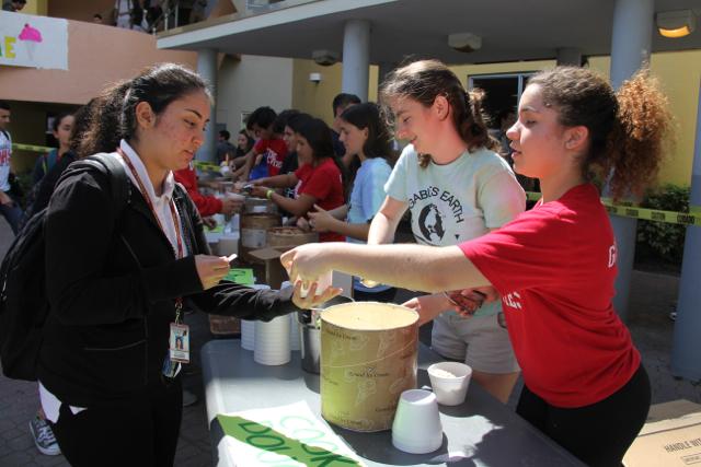Seniors Enjoy Annual Sundaes