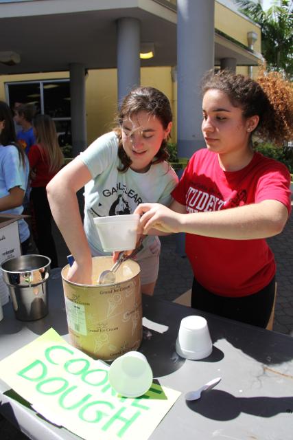 Seniors Enjoy Annual Sundaes