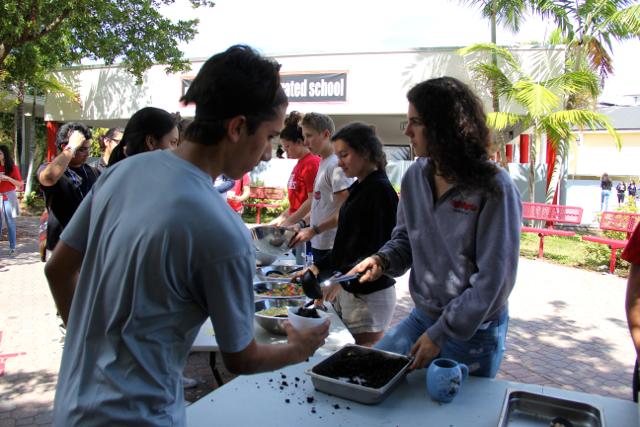 Seniors Enjoy Annual Sundaes