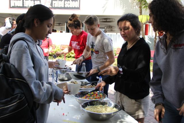 Seniors Enjoy Annual Sundaes
