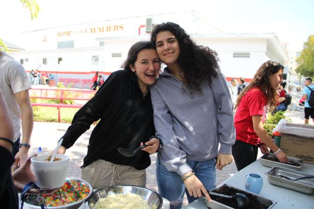 Seniors Enjoy Annual Sundaes