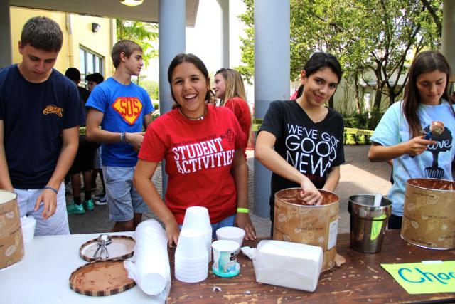 Seniors Enjoy Annual Sundaes