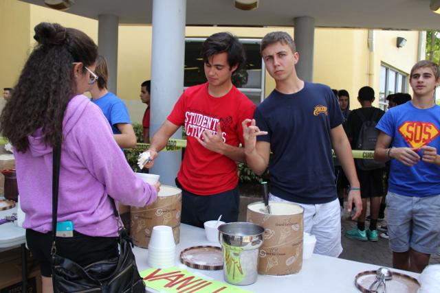 Seniors Enjoy Annual Sundaes