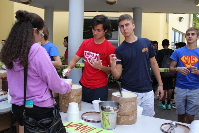 Seniors+Enjoy+Annual+Sundaes