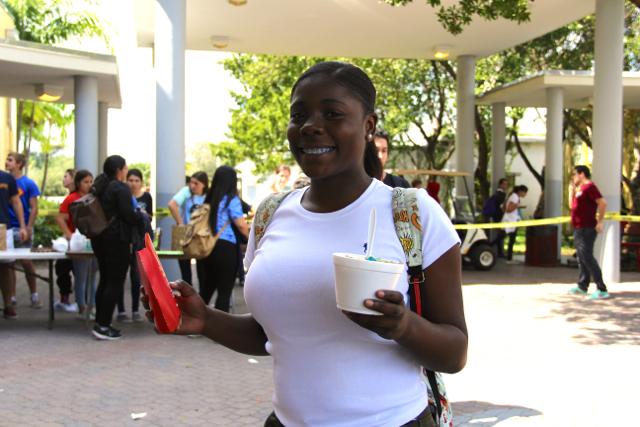 Seniors Enjoy Annual Sundaes