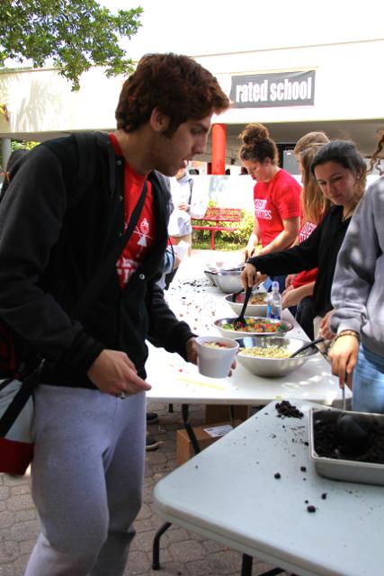 Seniors Enjoy Annual Sundaes