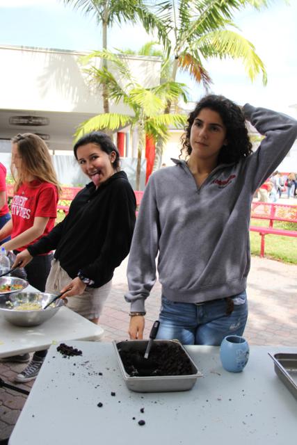 Seniors Enjoy Annual Sundaes