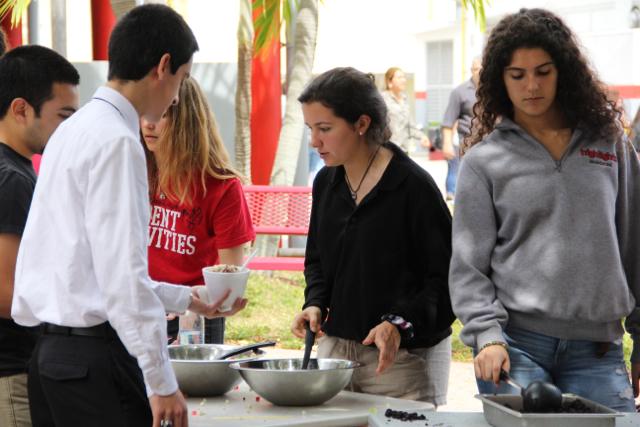 Seniors Enjoy Annual Sundaes