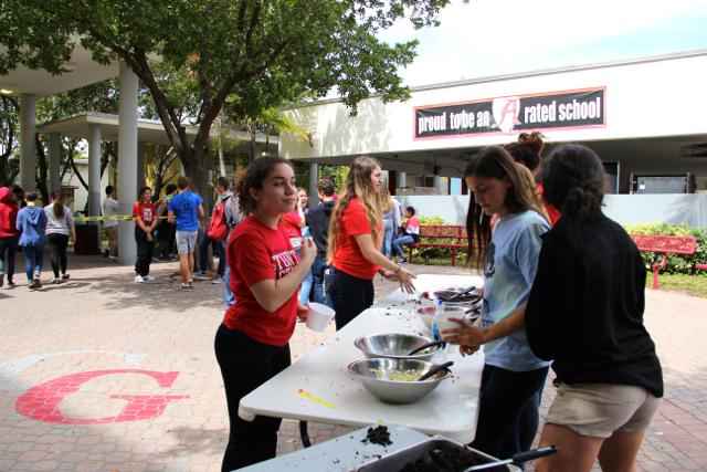 Seniors Enjoy Annual Sundaes