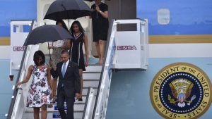 Barack Obama llega con su familia a Cuba.