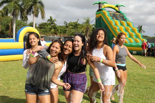 Seniors Bond at Annual Picnic