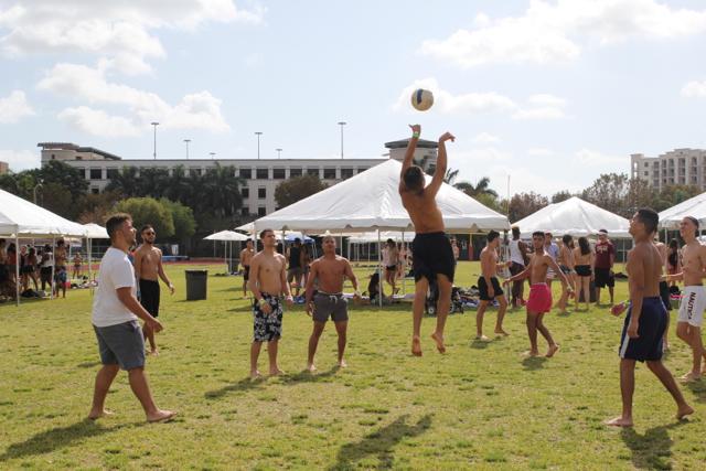 Seniors Bond at Annual Picnic