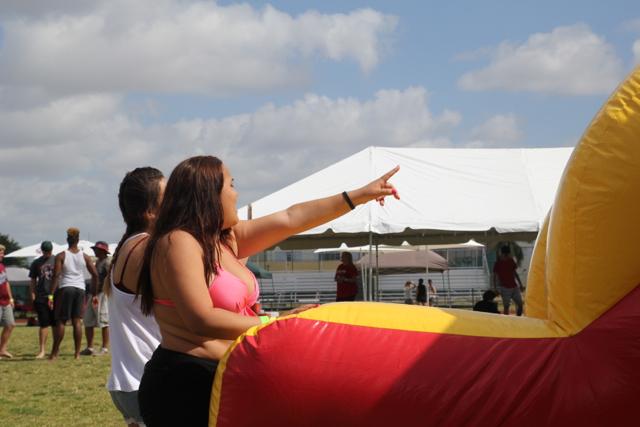 Seniors Bond at Annual Picnic